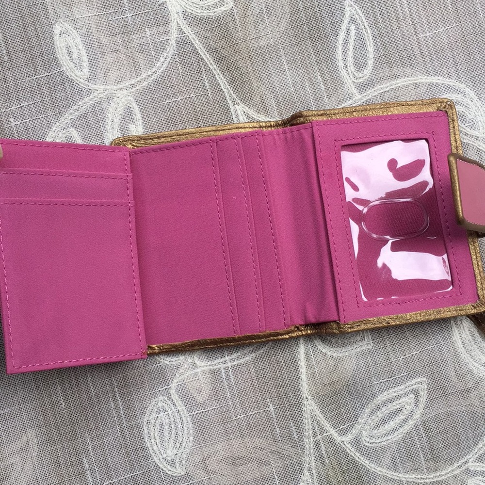 Fossil Leather Wallet – Pink Floral Embossed - Picture 3 of 6